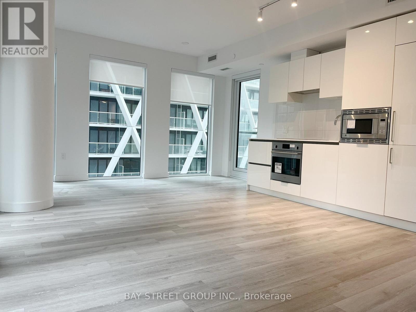 1904 - 238 SIMCOE STREET