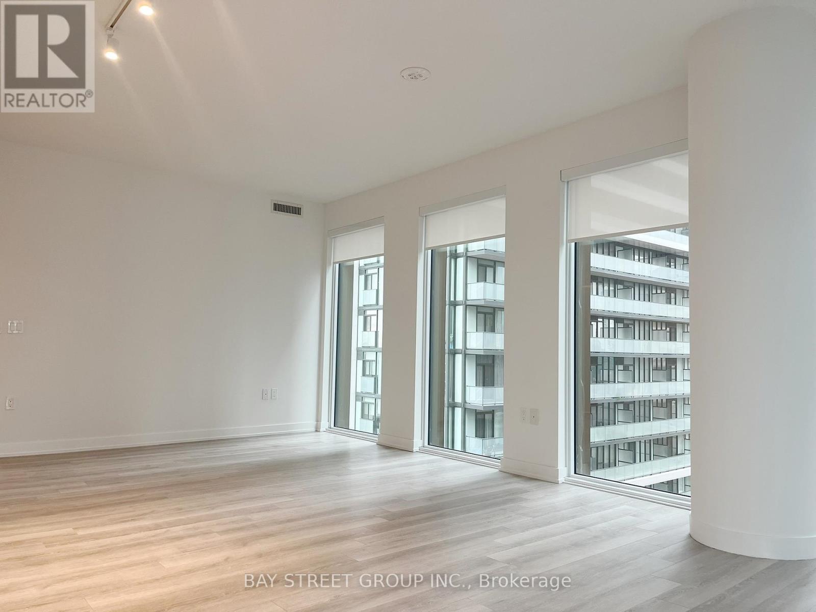 1904 - 238 SIMCOE STREET