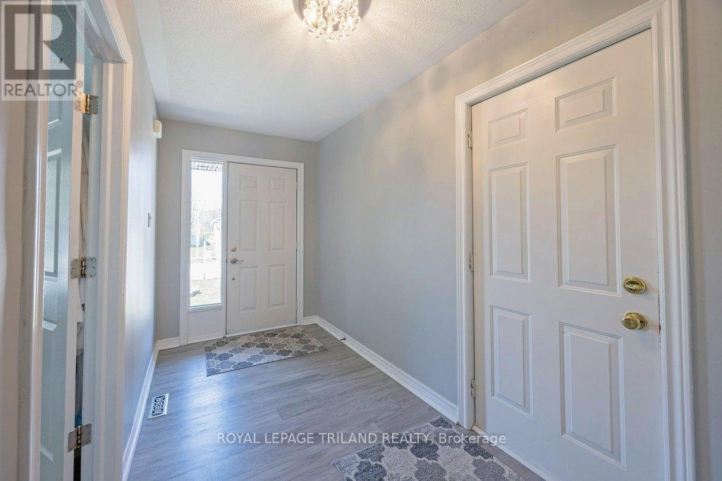 22 STONEYCREEK CRESCENT