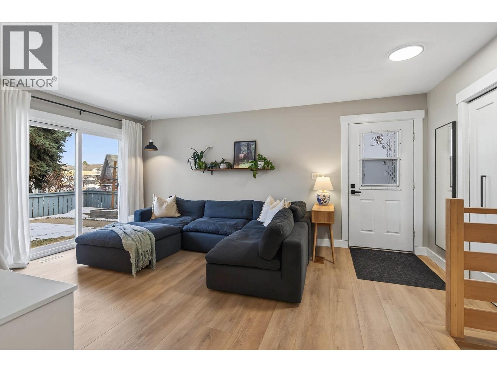 537 GLENEAGLES Drive