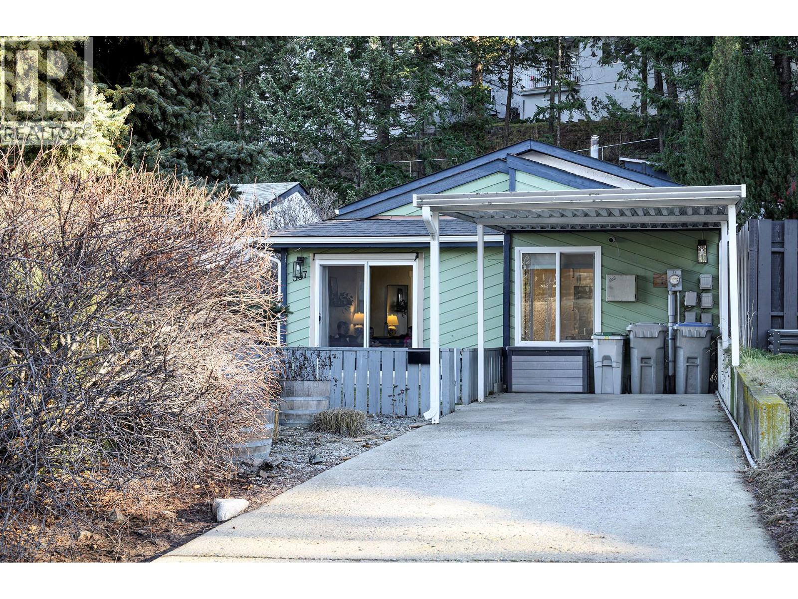 537 GLENEAGLES Drive