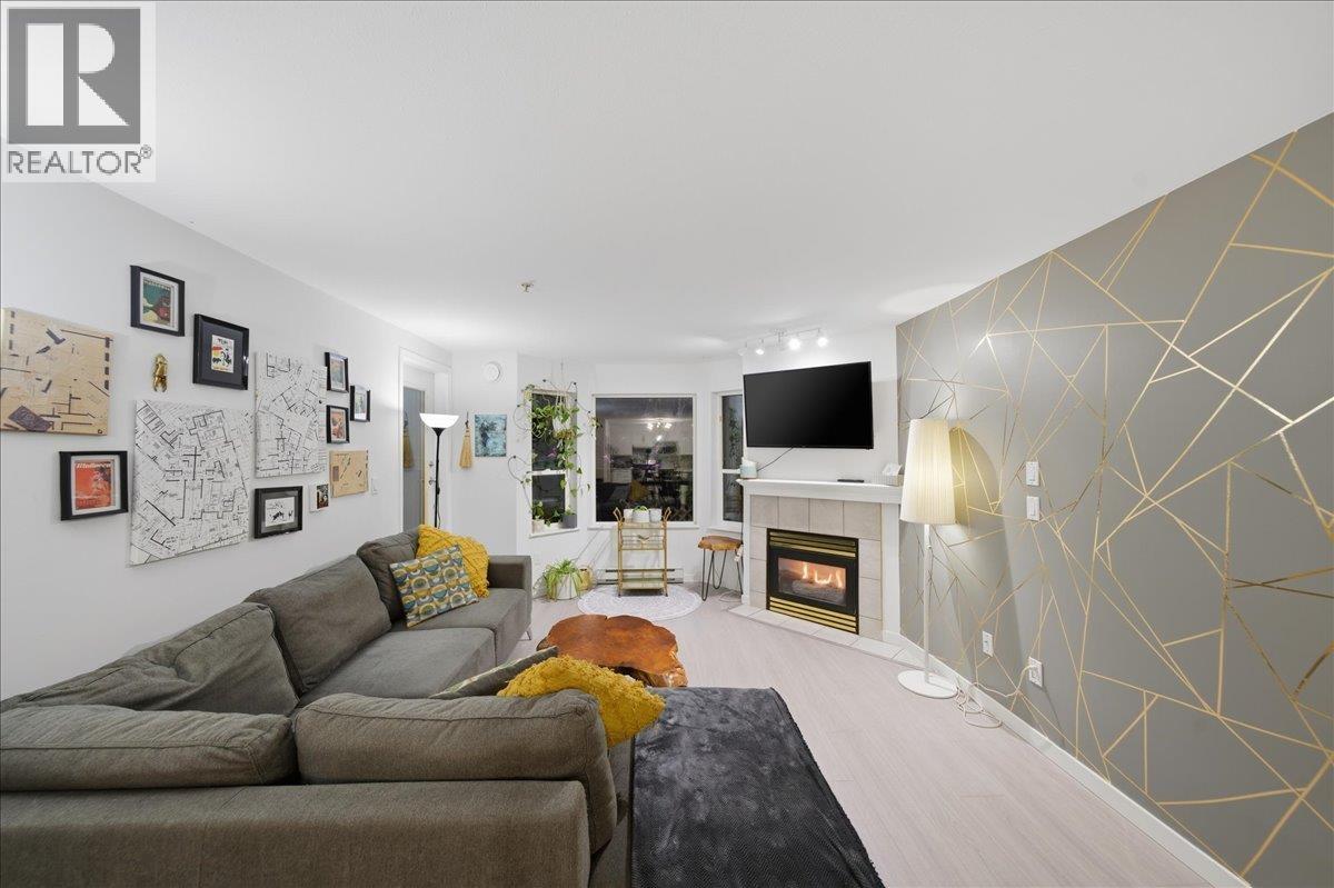 311 121 SHORELINE CIRCLE