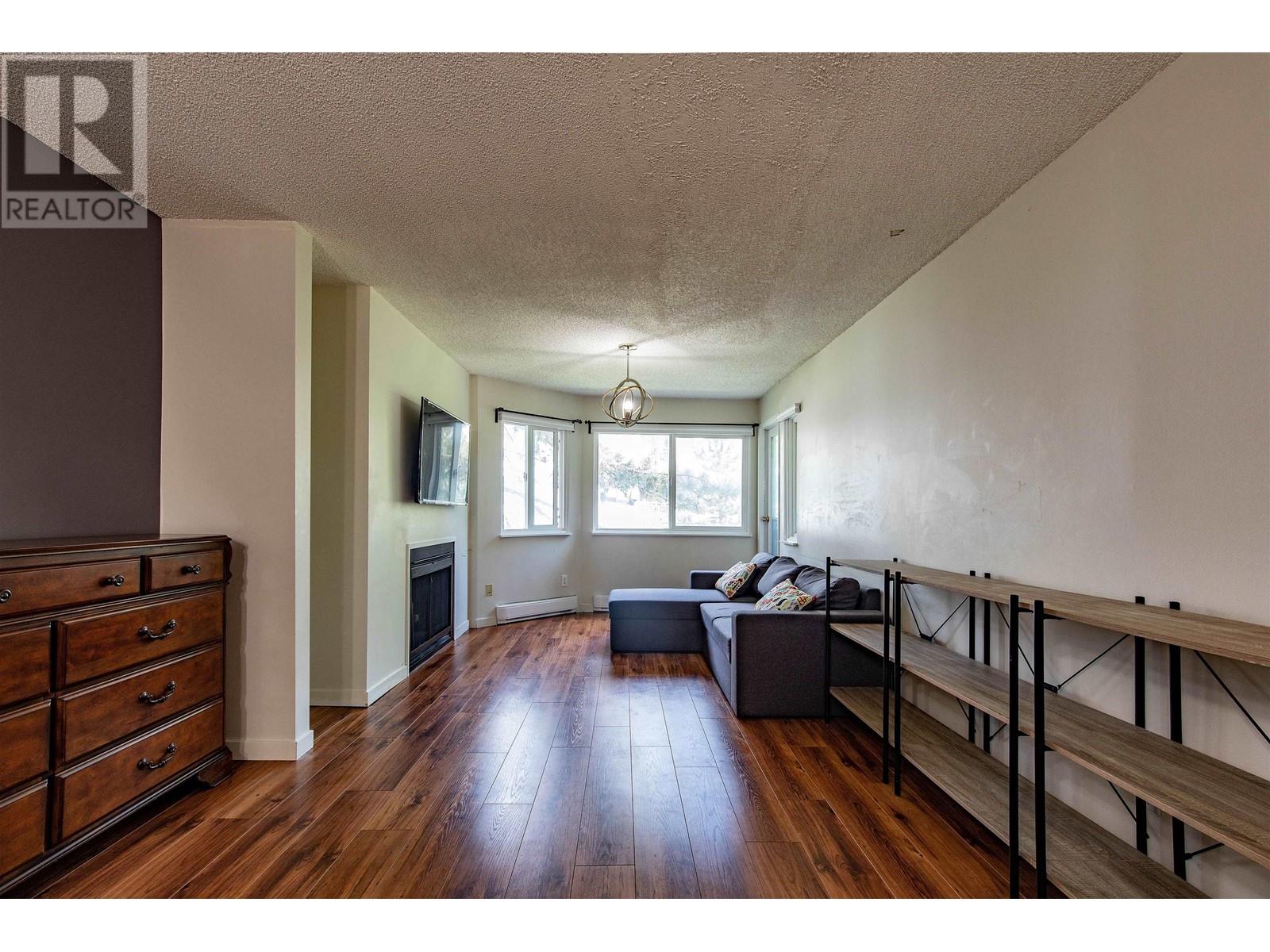 406 9890 MANCHESTER DRIVE