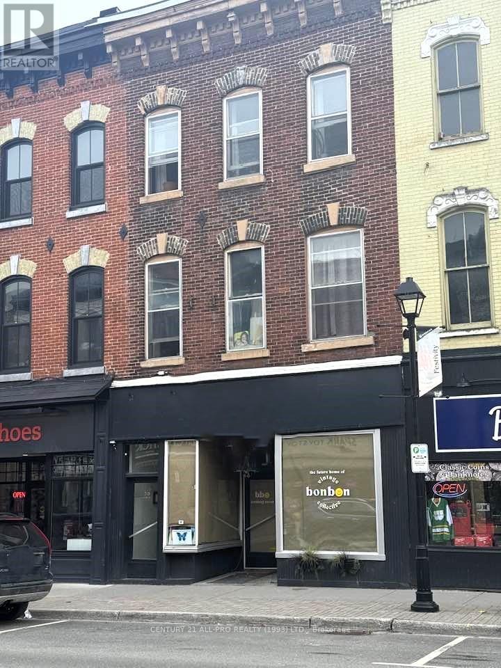 39 KING STREET W