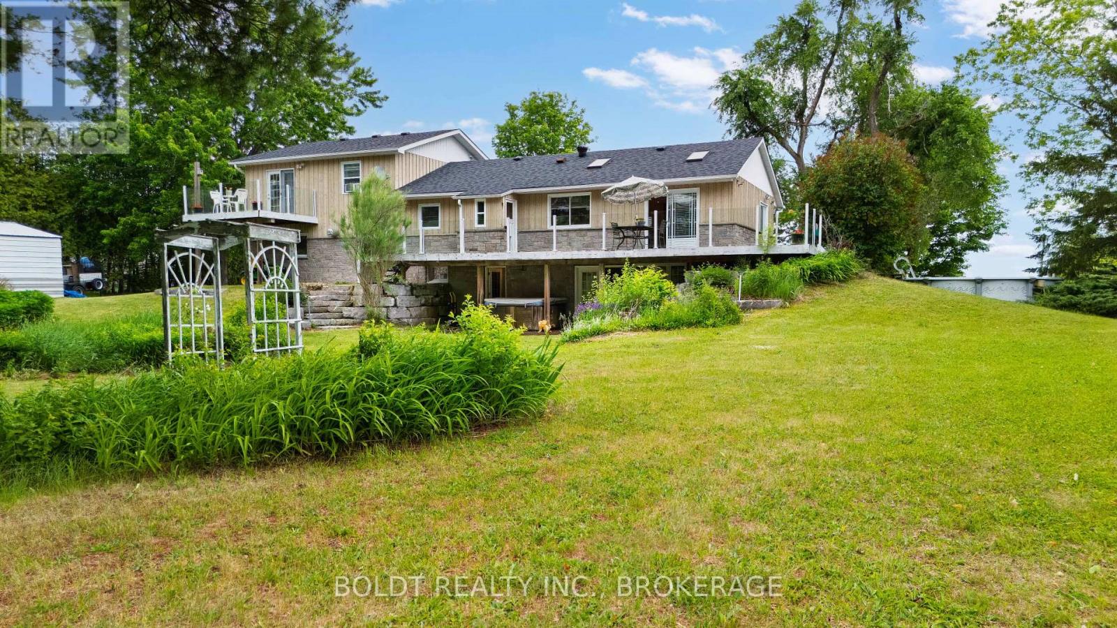 5832 5TH SIDE ROAD