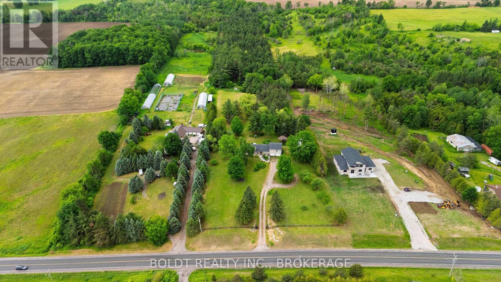 5832 5TH SIDE ROAD