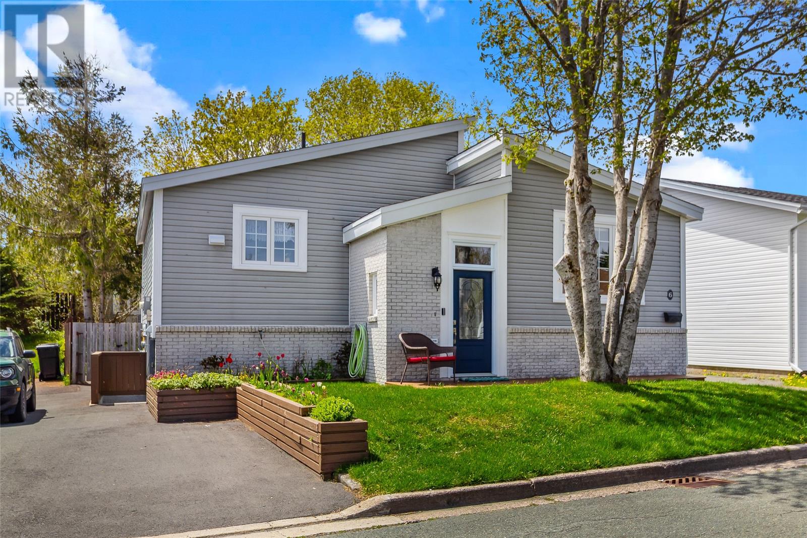 6 Dalton Avenue