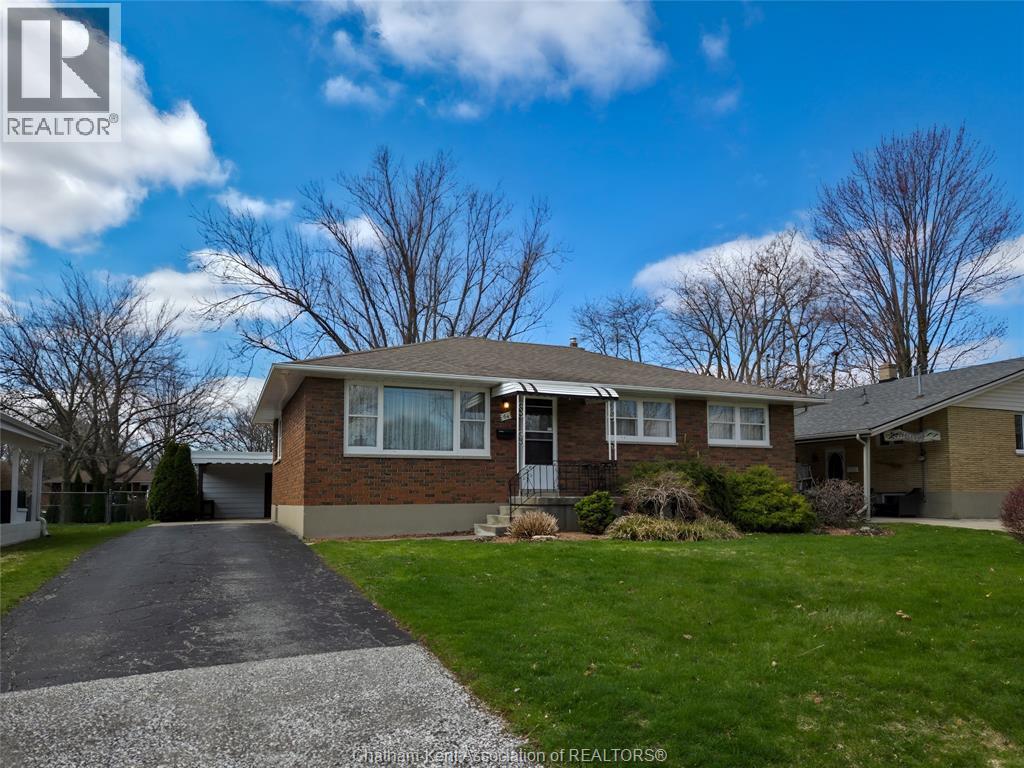 Photo 1 of 37 — 64 COVERDALE STREET North, Chatham, ON N7L2T9