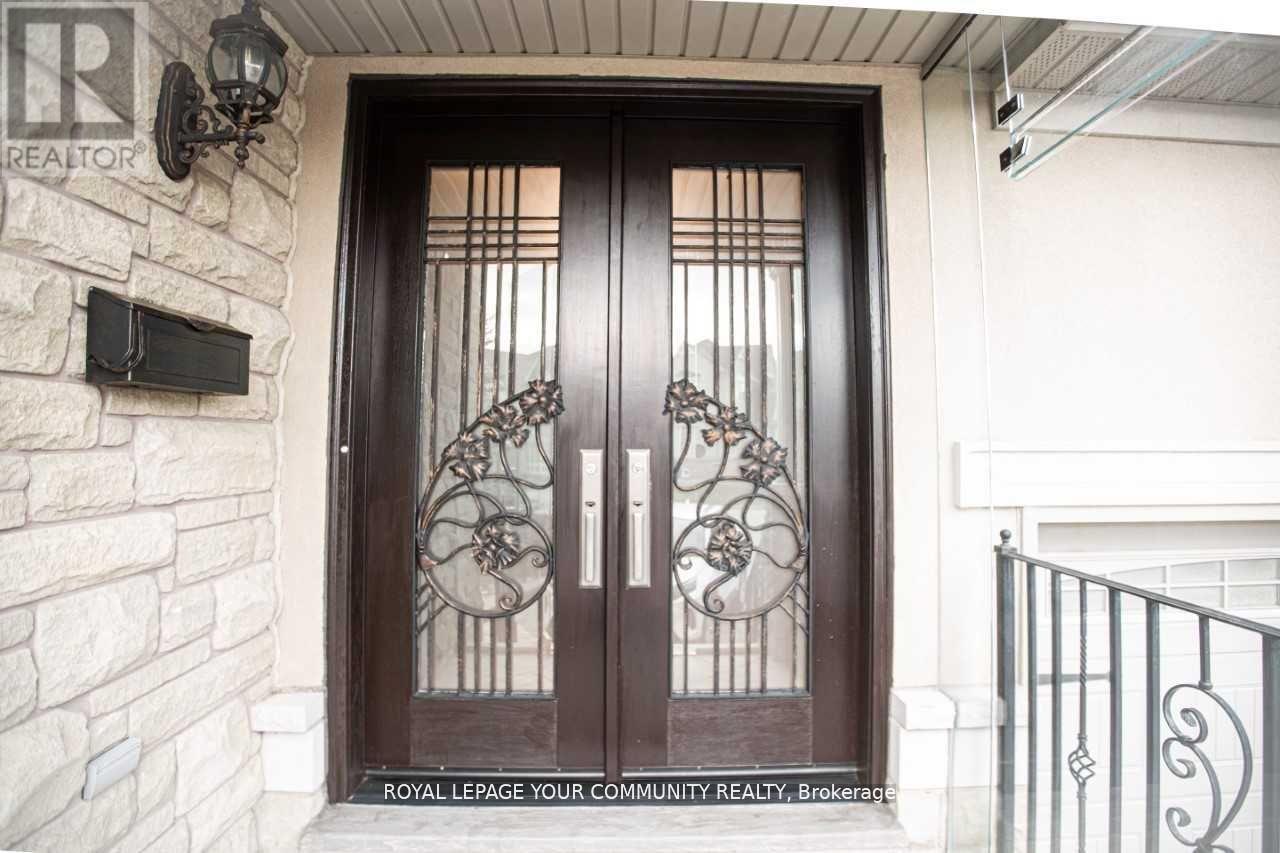 35 VANDERVOORT DRIVE