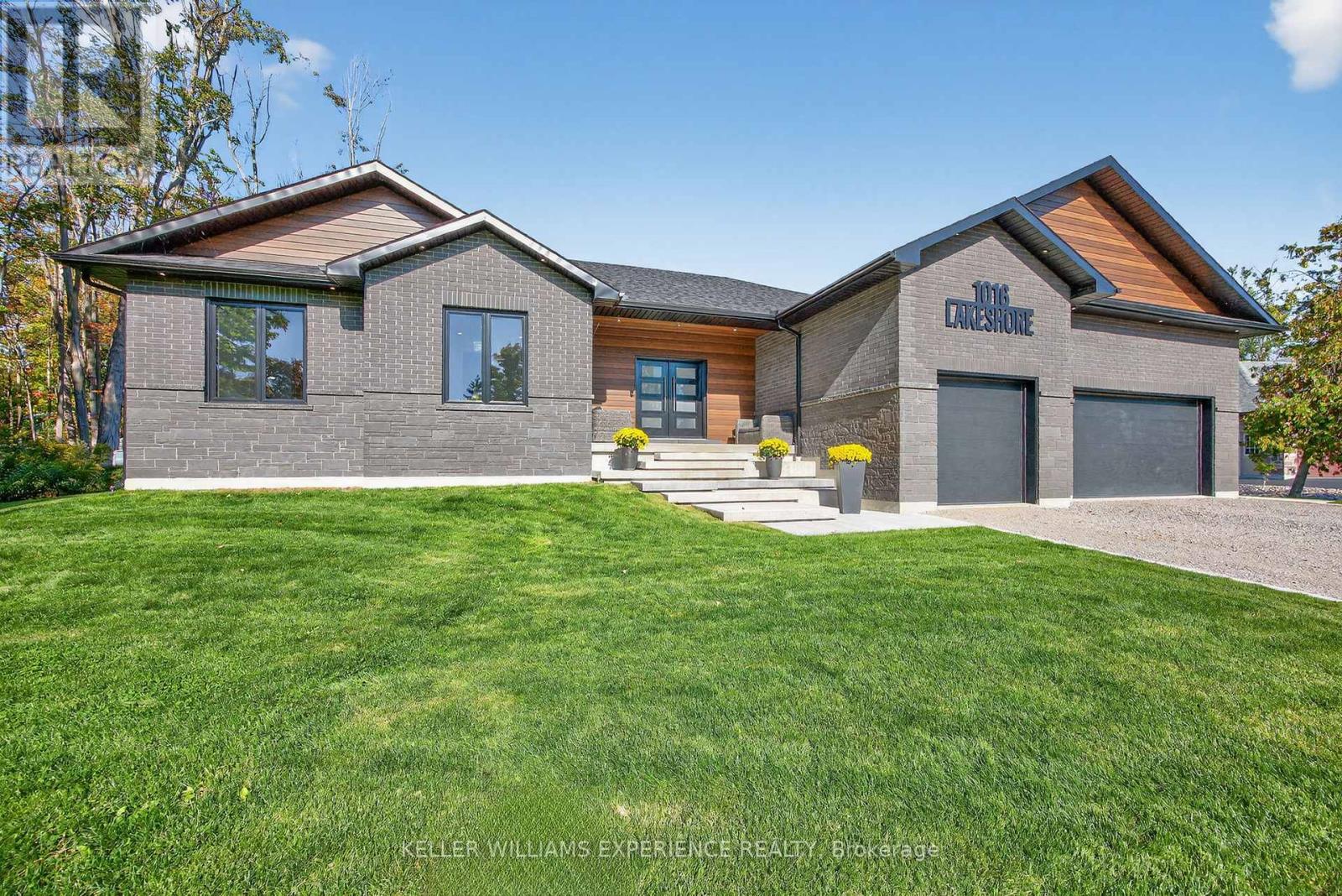 1016 LAKESHORE ROAD E