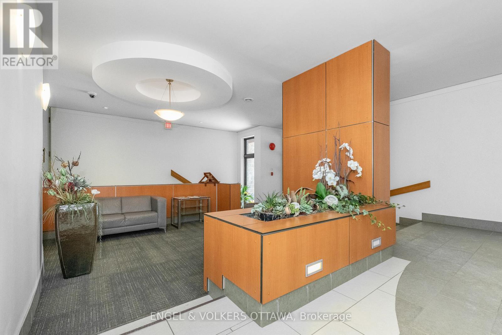 906 - 373 LAURIER AVENUE E