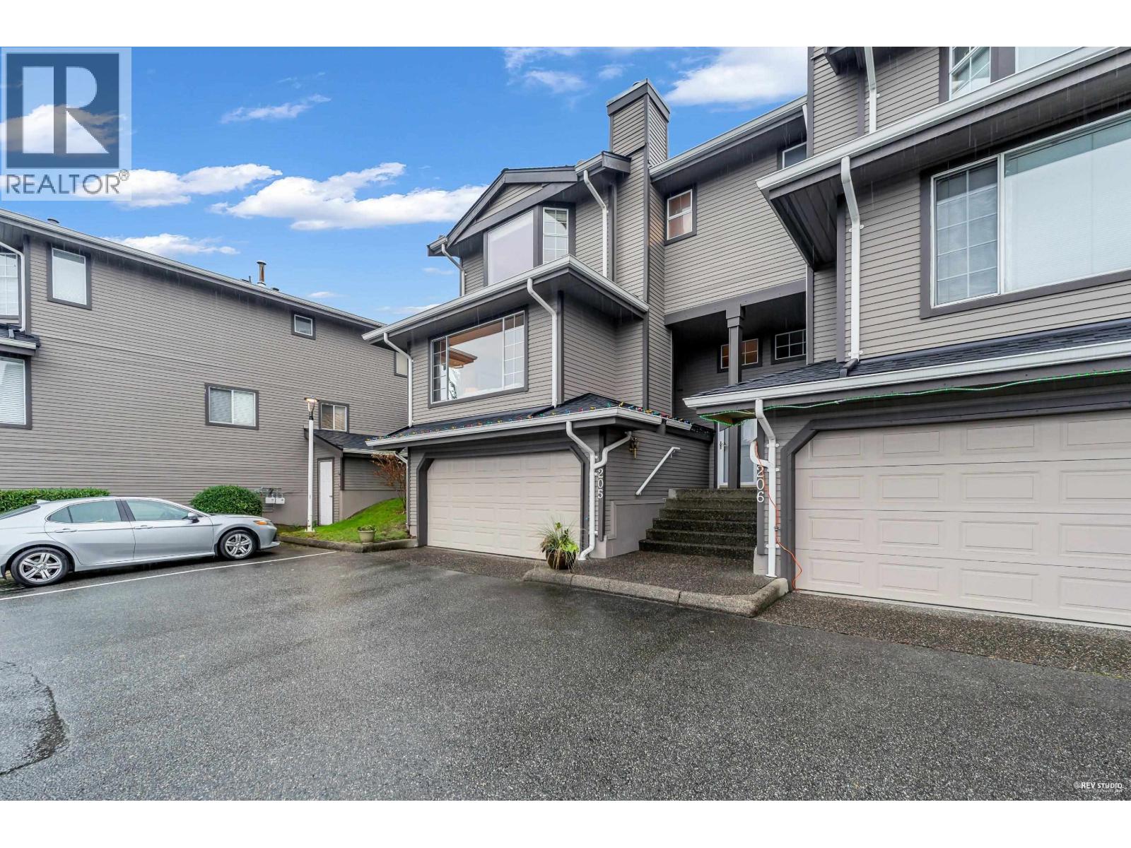 205 1140 CASTLE CRESCENT