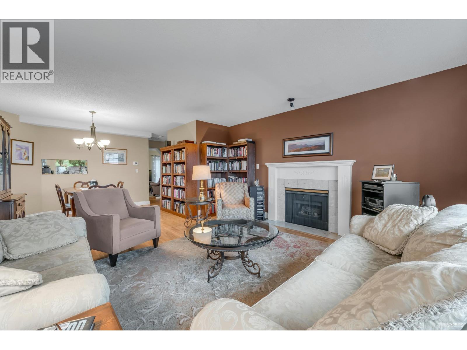 205 1140 CASTLE CRESCENT