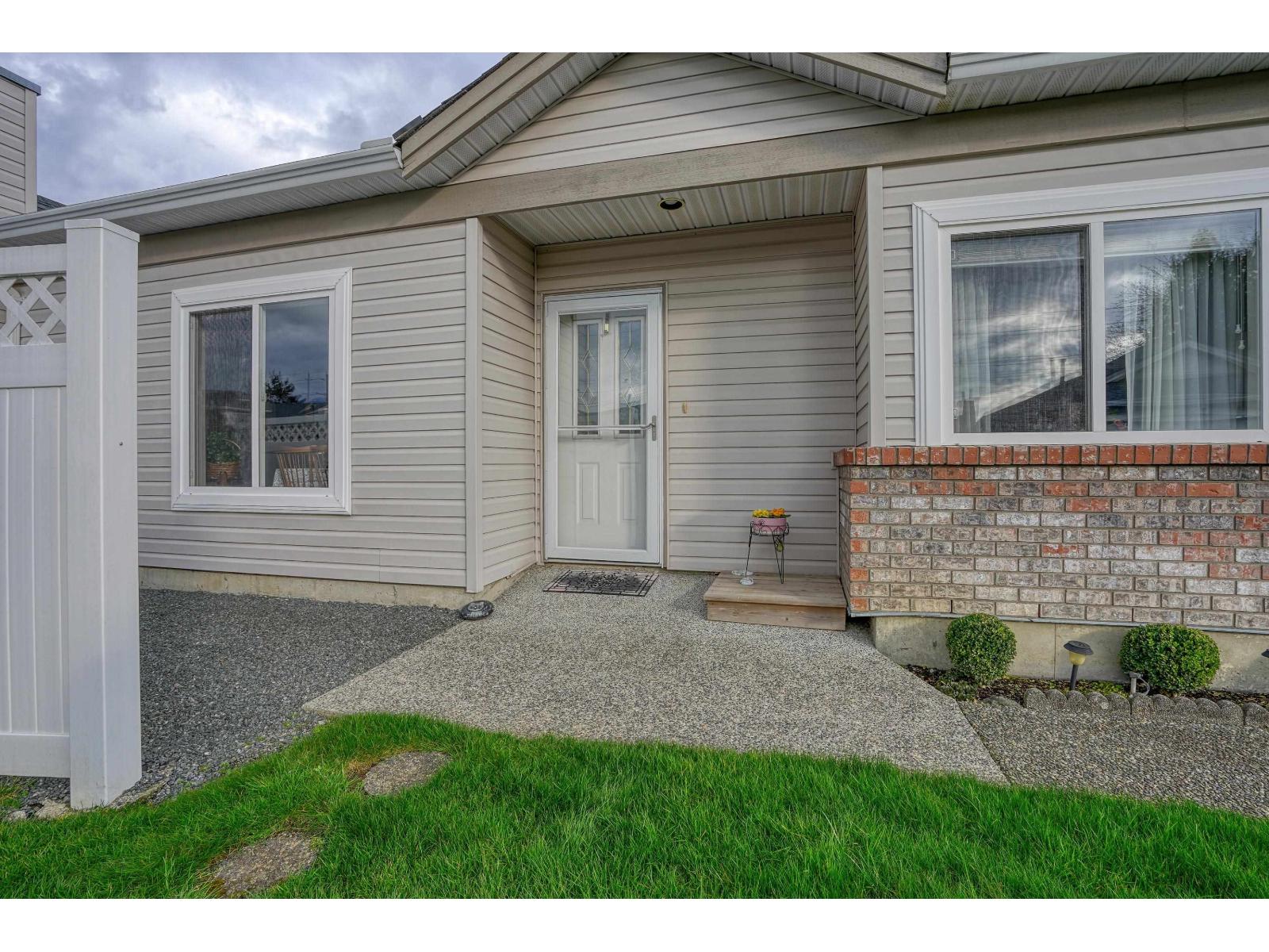 213 8485 YOUNG ROAD|Chilliwack Proper South