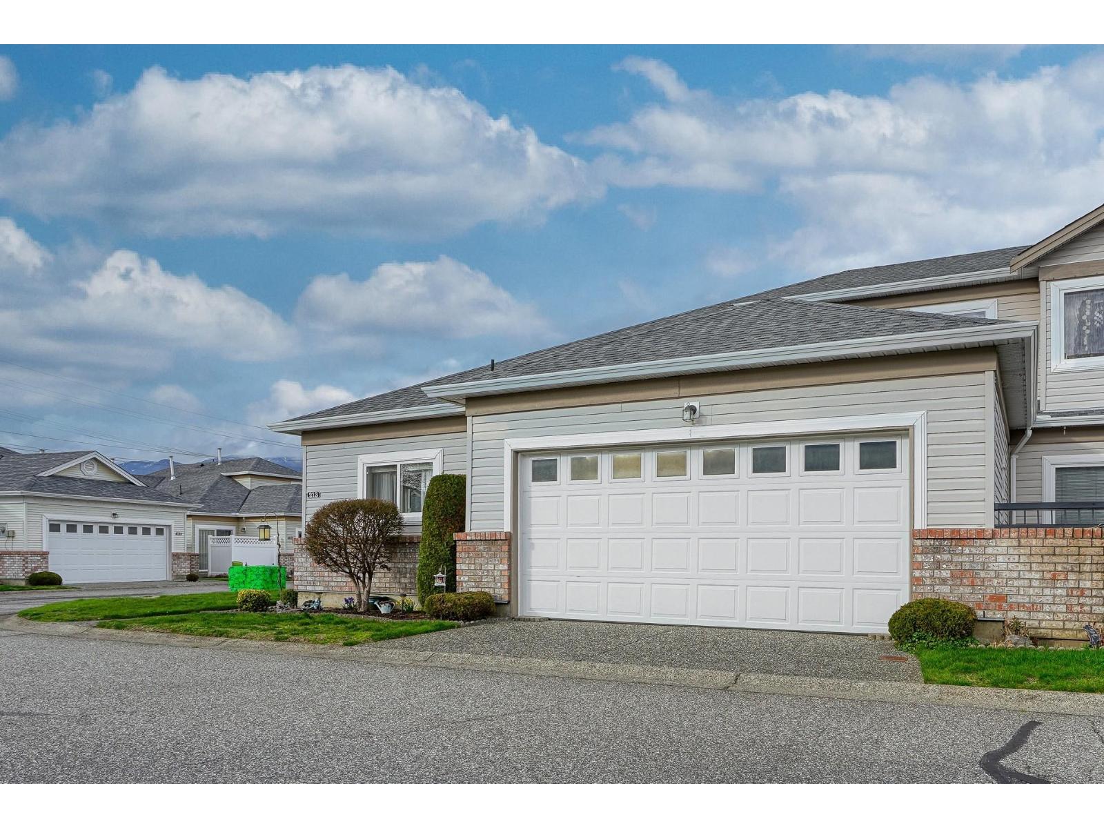 213 8485 YOUNG ROAD|Chilliwack Proper South