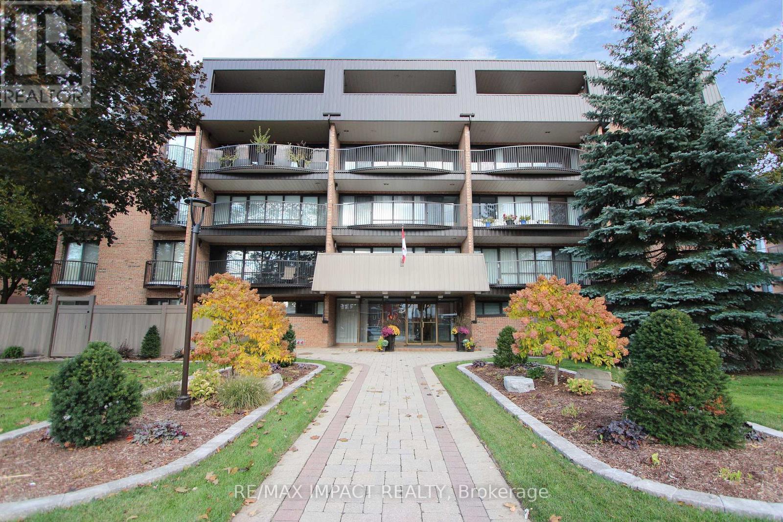 337 SIMCOE STREET N