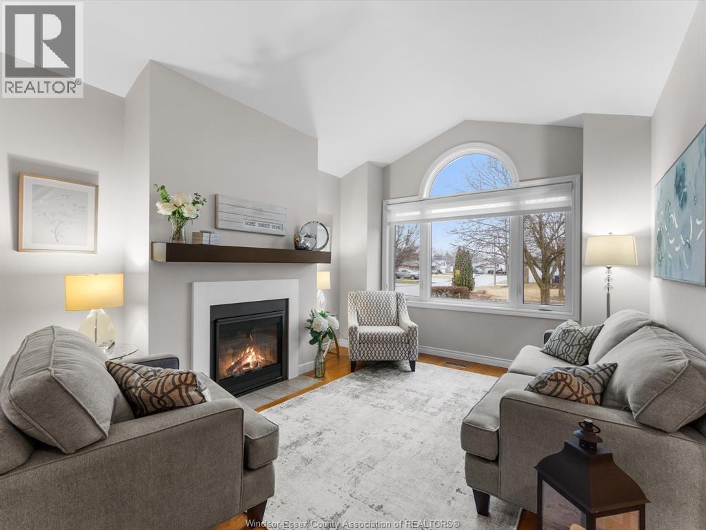 46 Brush CRESCENT