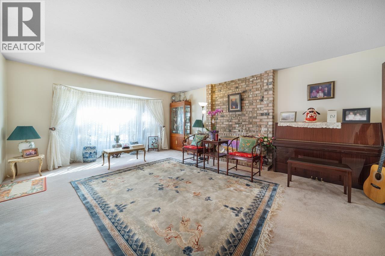 8008 WOODHURST DRIVE