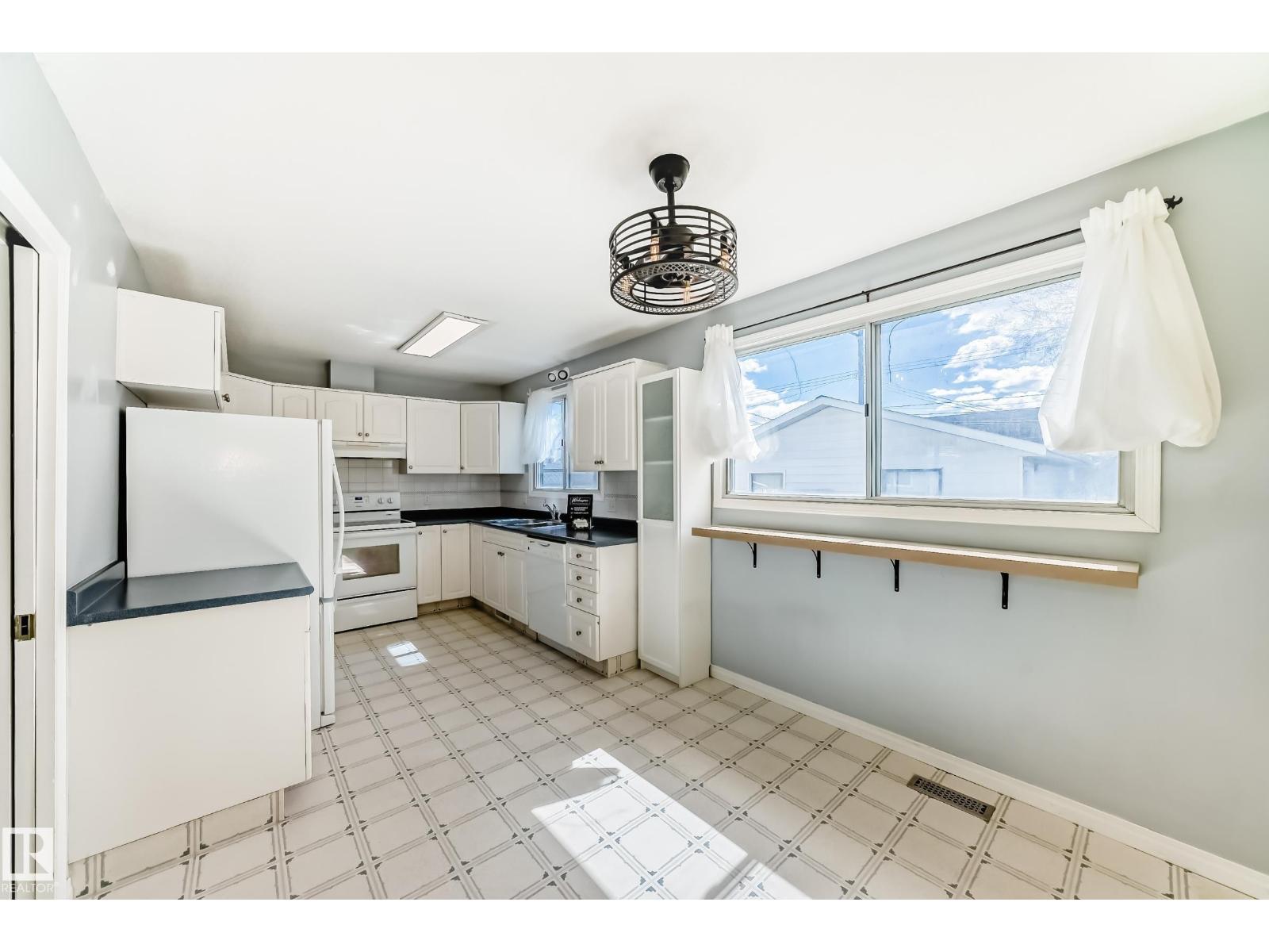 7317 83 AV NW
