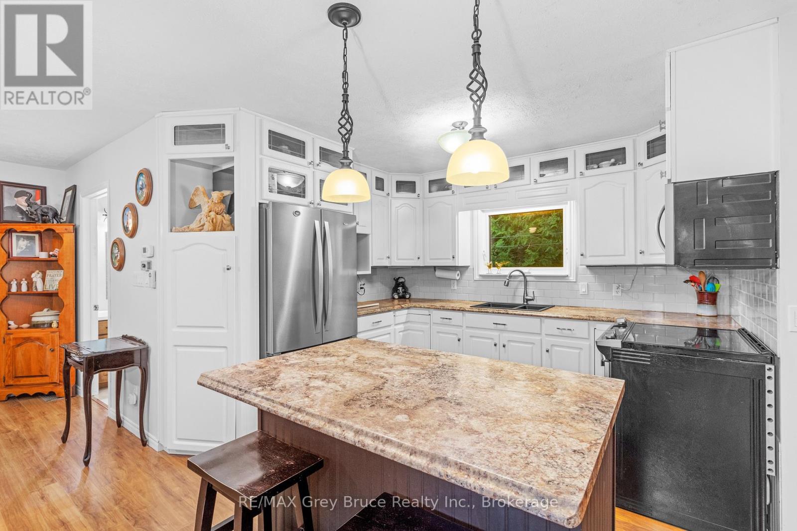 73 COREY CRESCENT