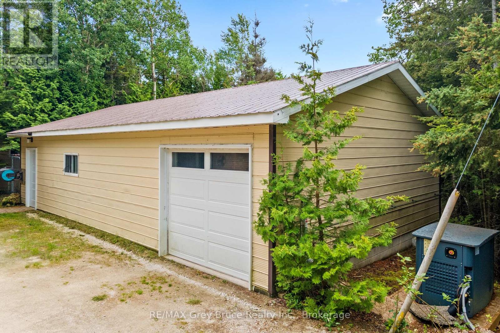 73 COREY CRESCENT