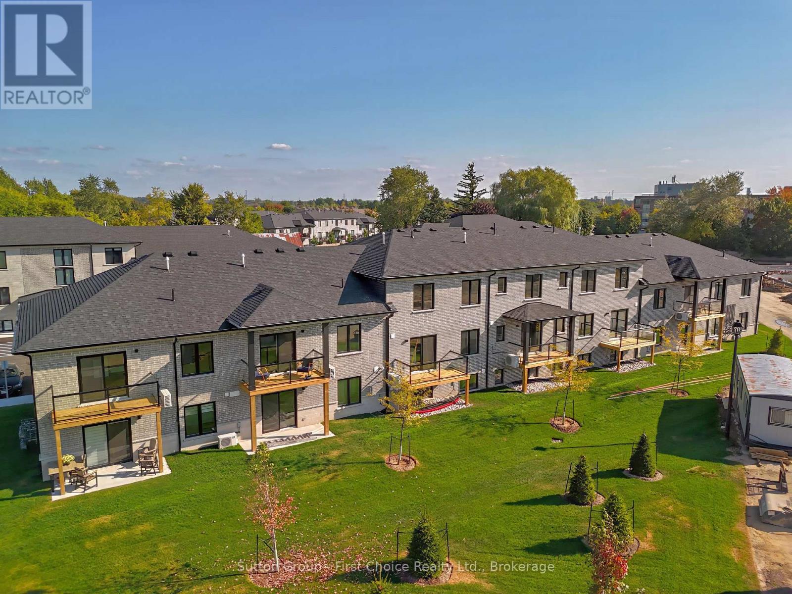 UNIT 32 - 3202 VIVIAN LINE