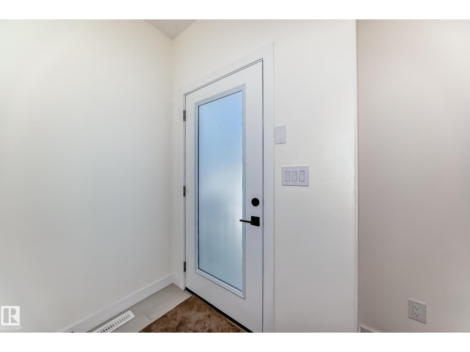 10721 70 AV NW