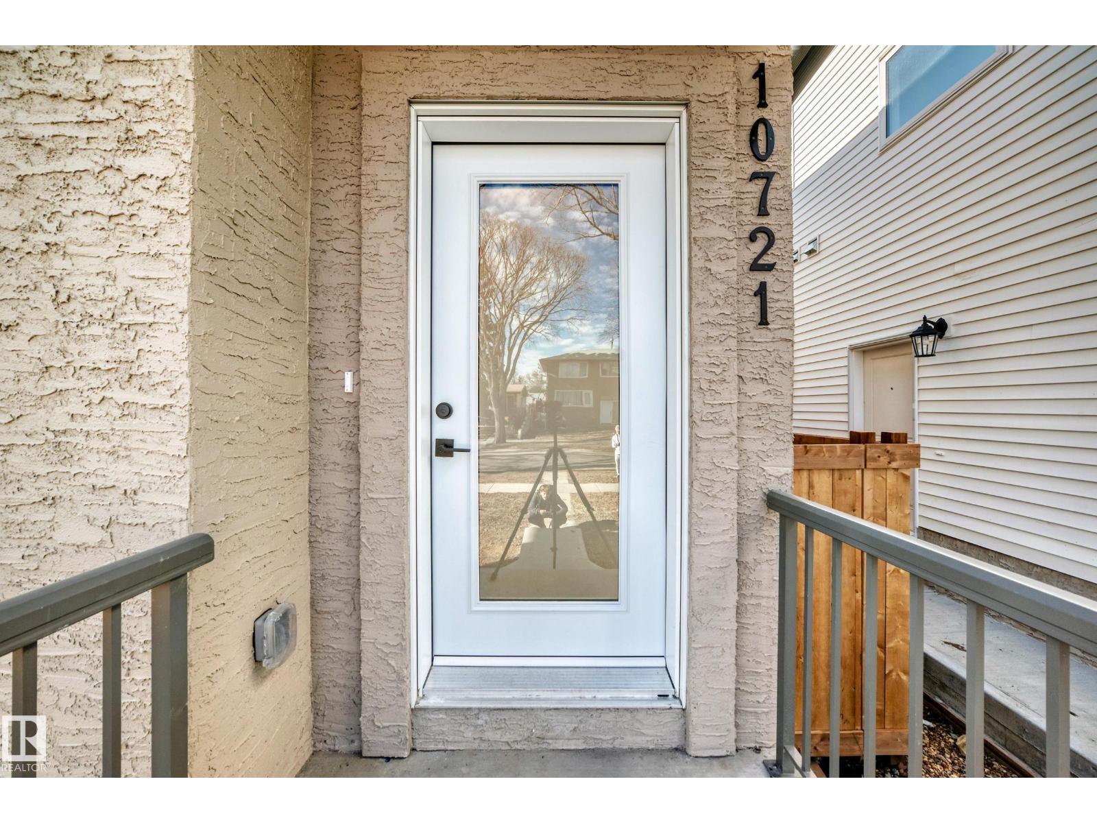 10721 70 AV NW