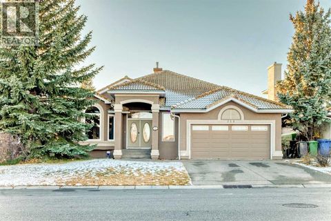 256 LAKESIDE GREENS Drive Chestermere AB T1X1C5