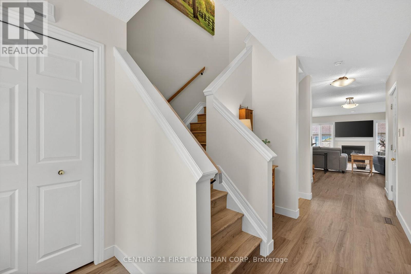 801 NORTH LEAKSDALE CIRCLE