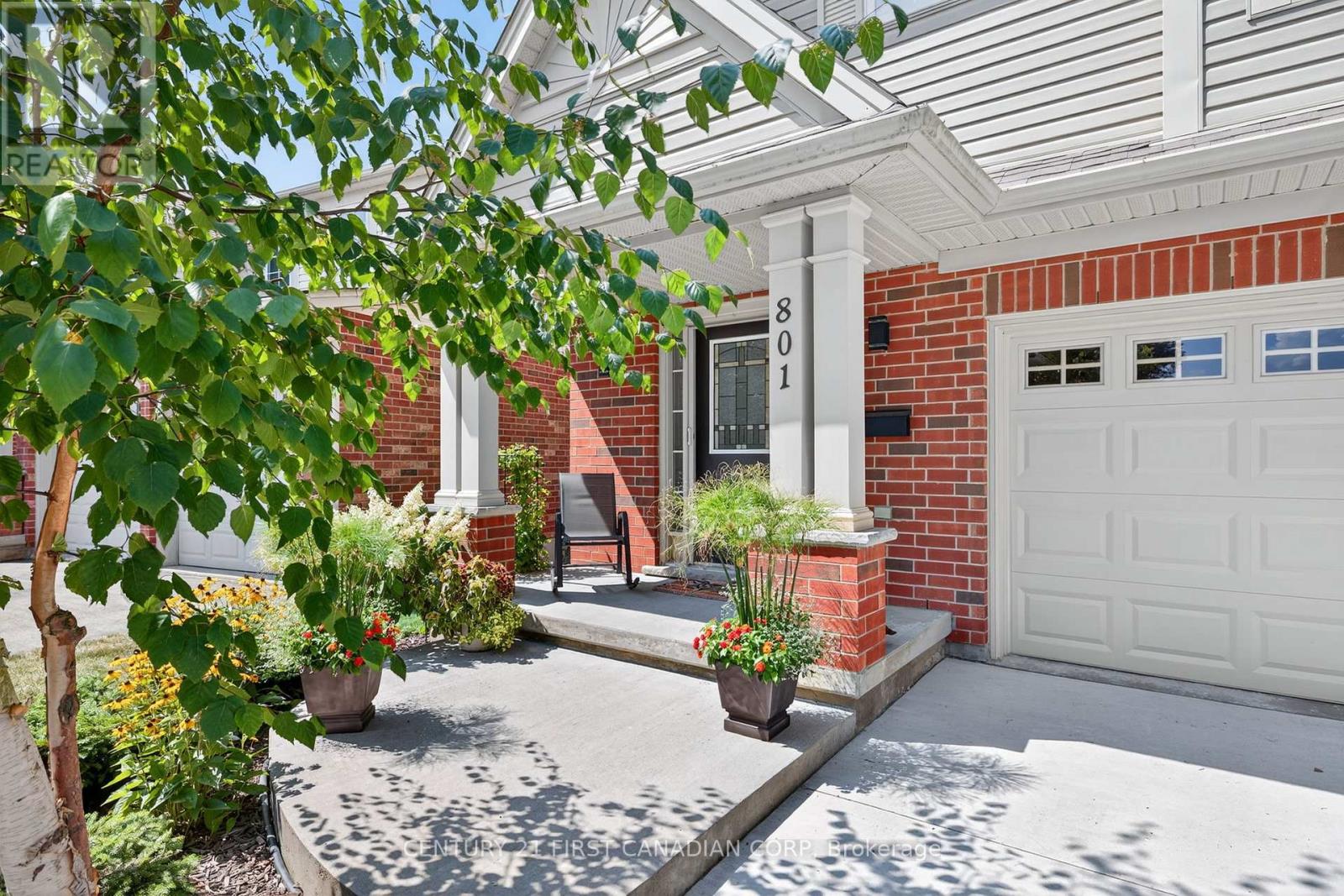 801 NORTH LEAKSDALE CIRCLE