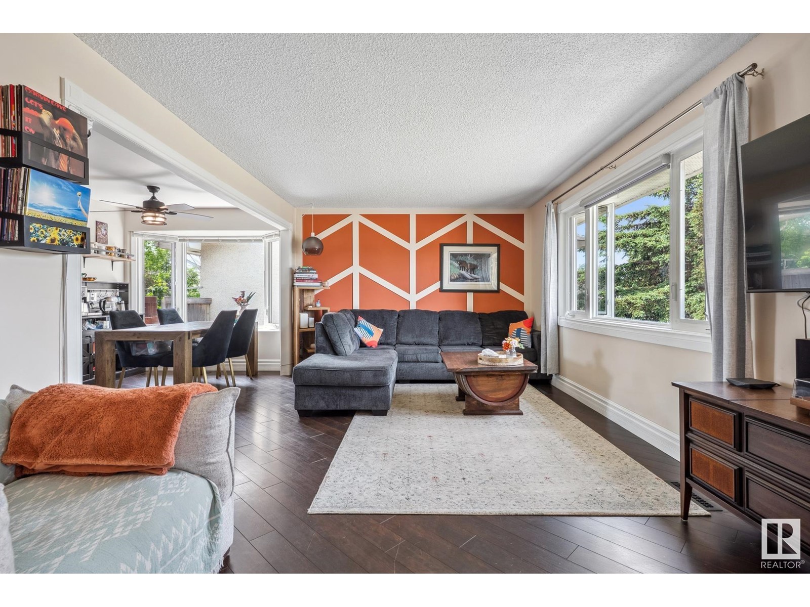 3103 111 AV NW