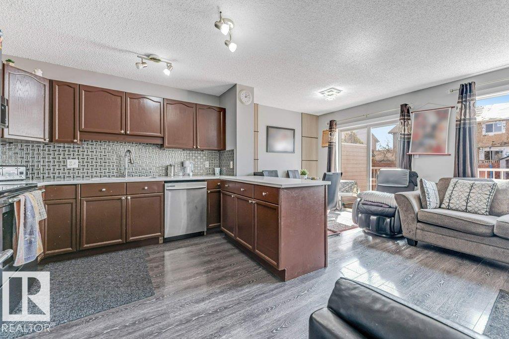 2317 27 AV NW