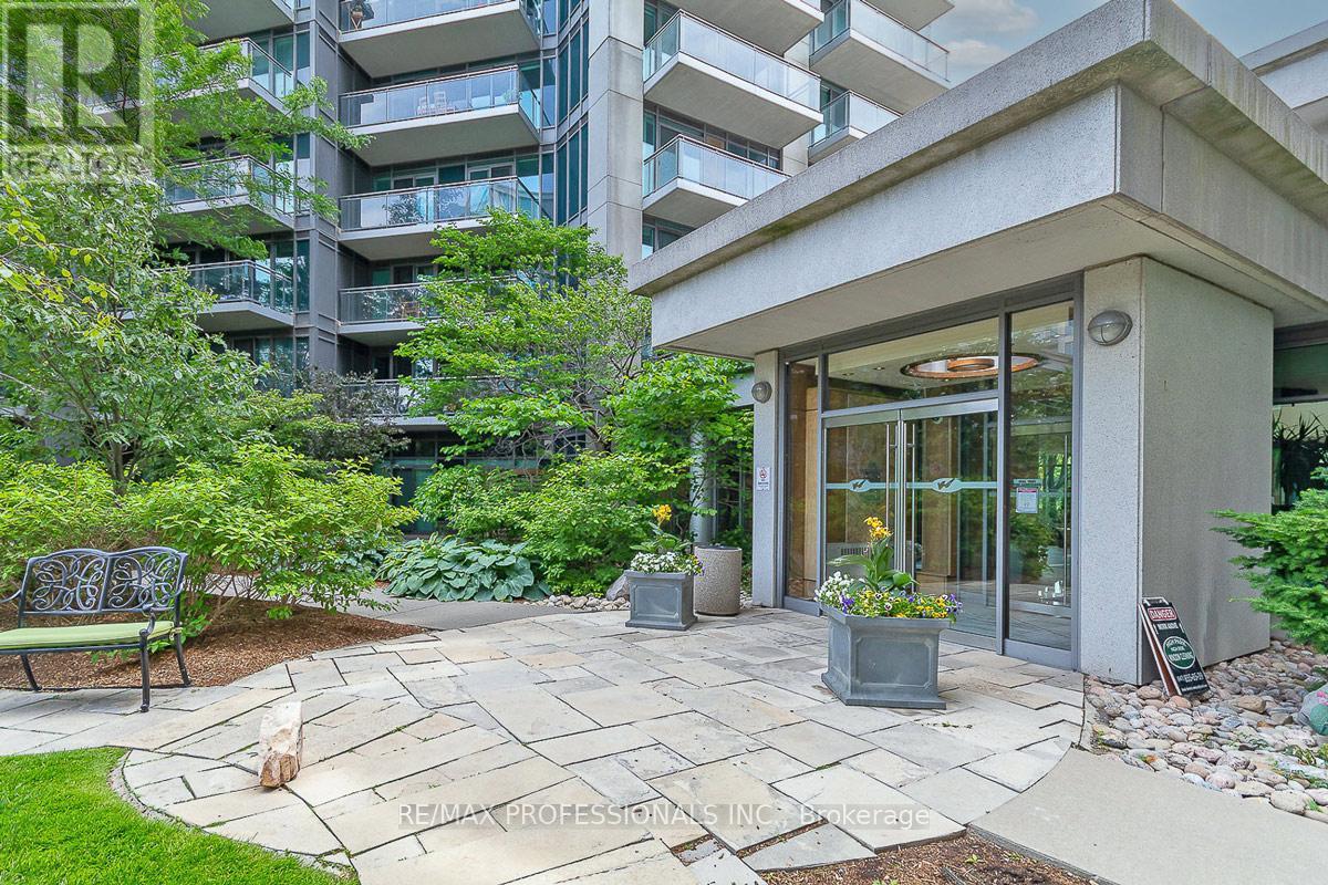 1004 - 2121 LAKE SHORE BOULEVARD W