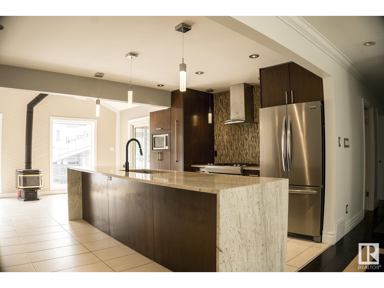 15861 109 AV NW