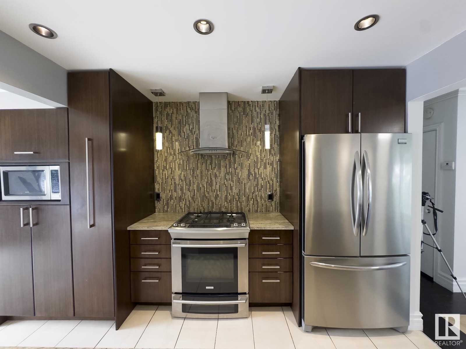 15861 109 AV NW