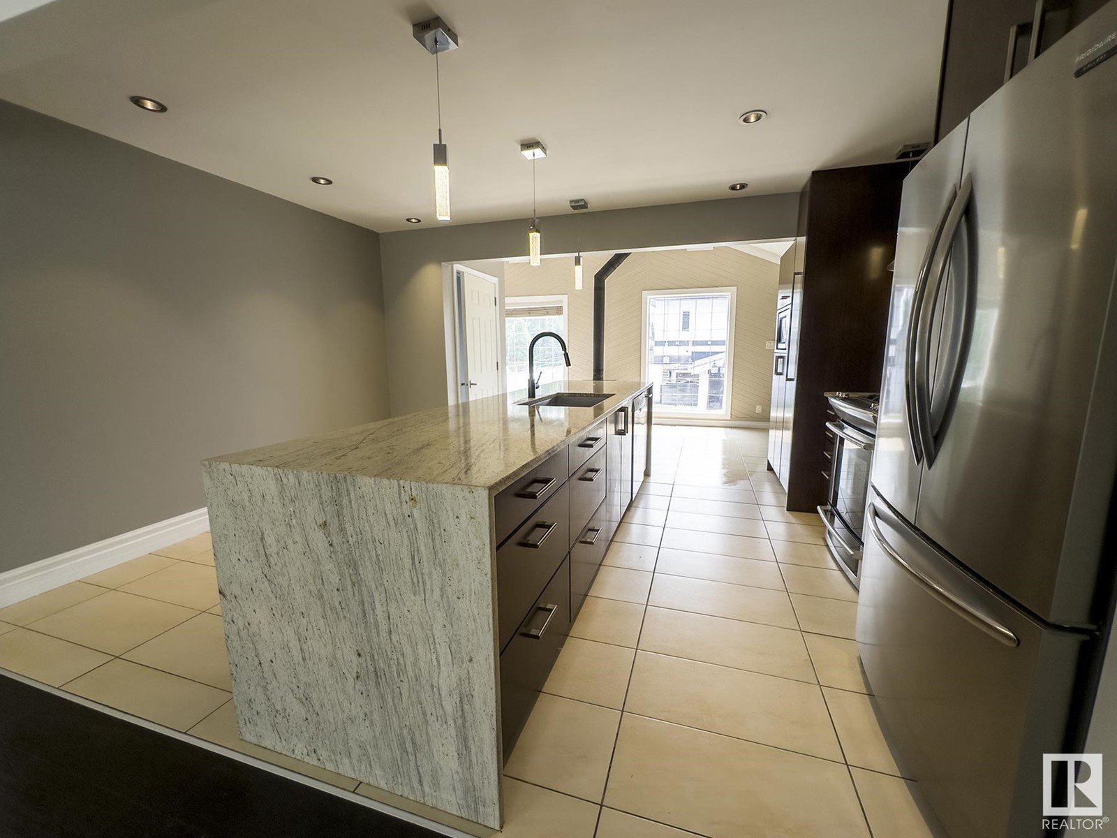 15861 109 AV NW