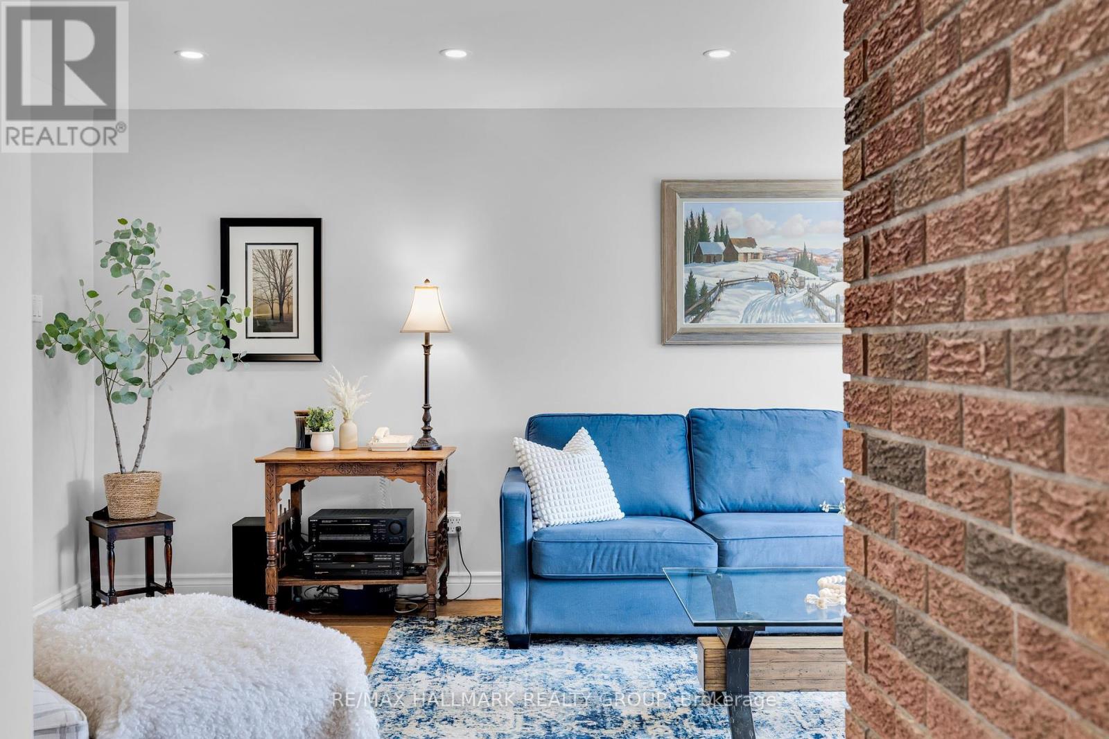 118 QUEENSLINE DRIVE