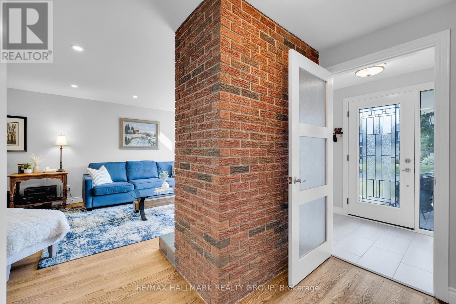 118 QUEENSLINE DRIVE