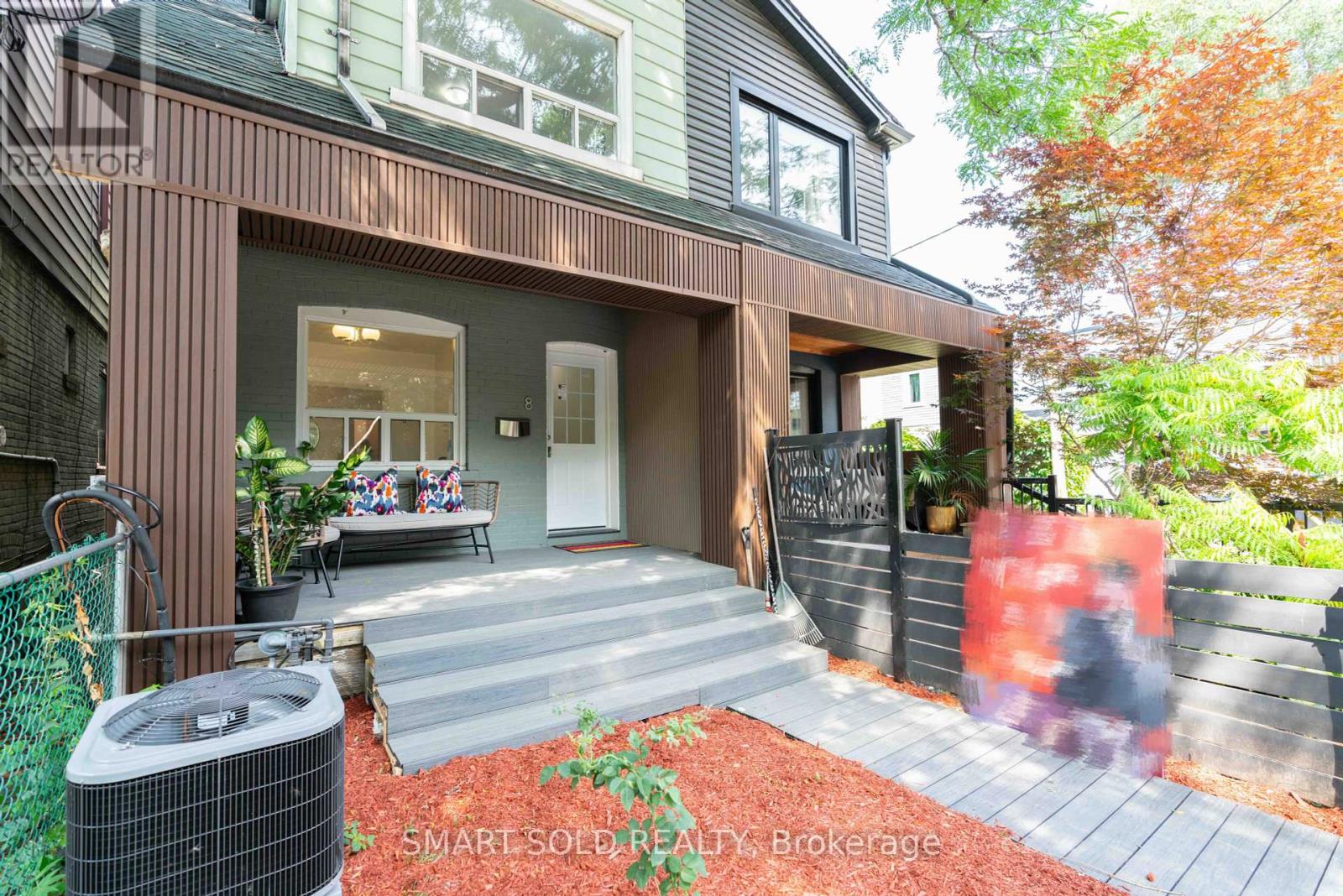 8 HANSON STREET