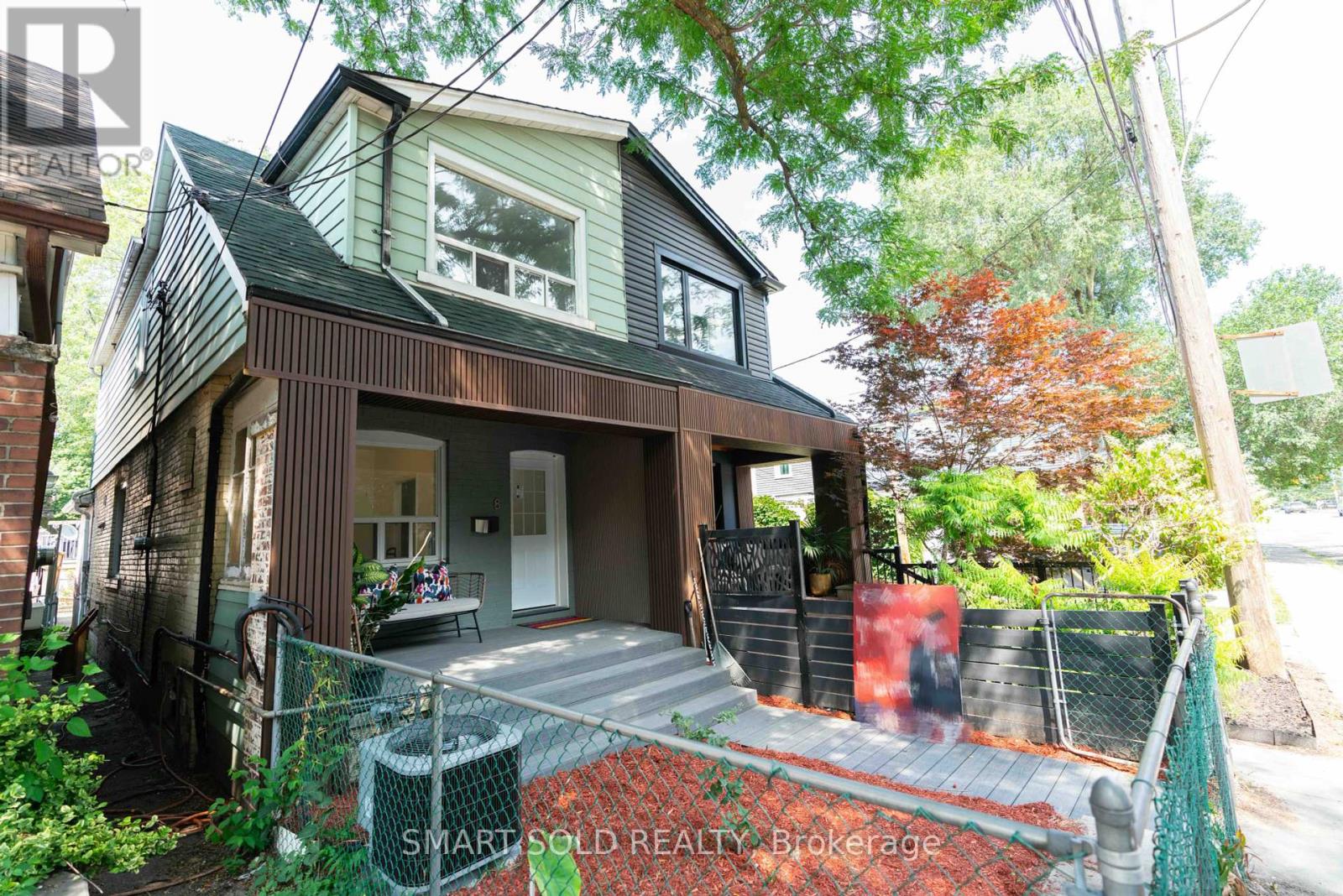 8 HANSON STREET