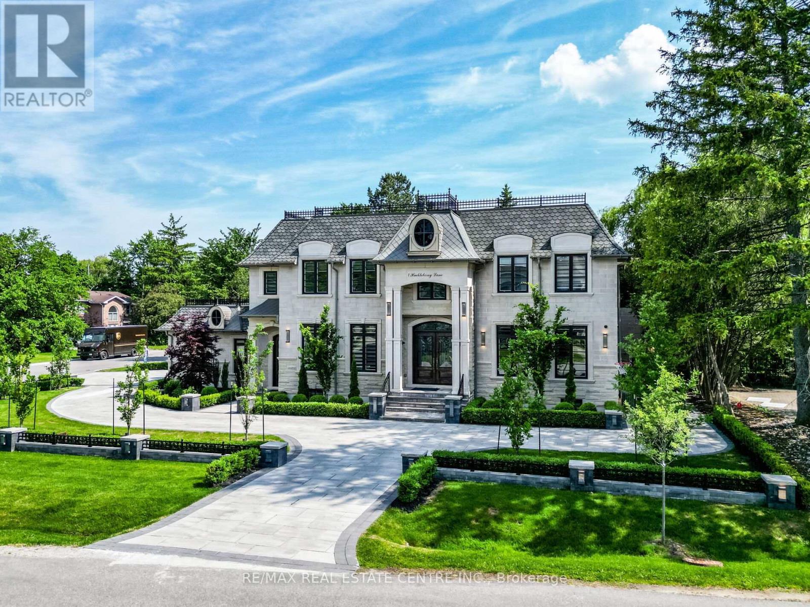 1 HUCKLEBERRY LANE S