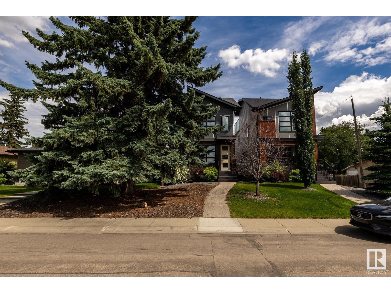 8809 148 ST NW