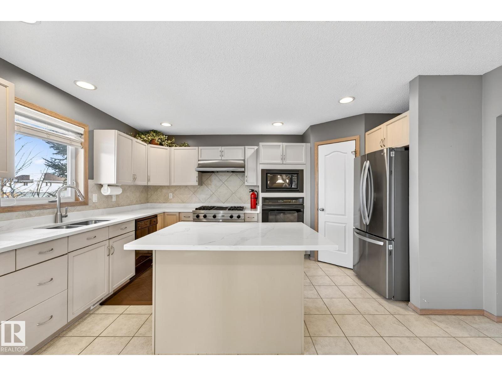 1354 118A ST NW