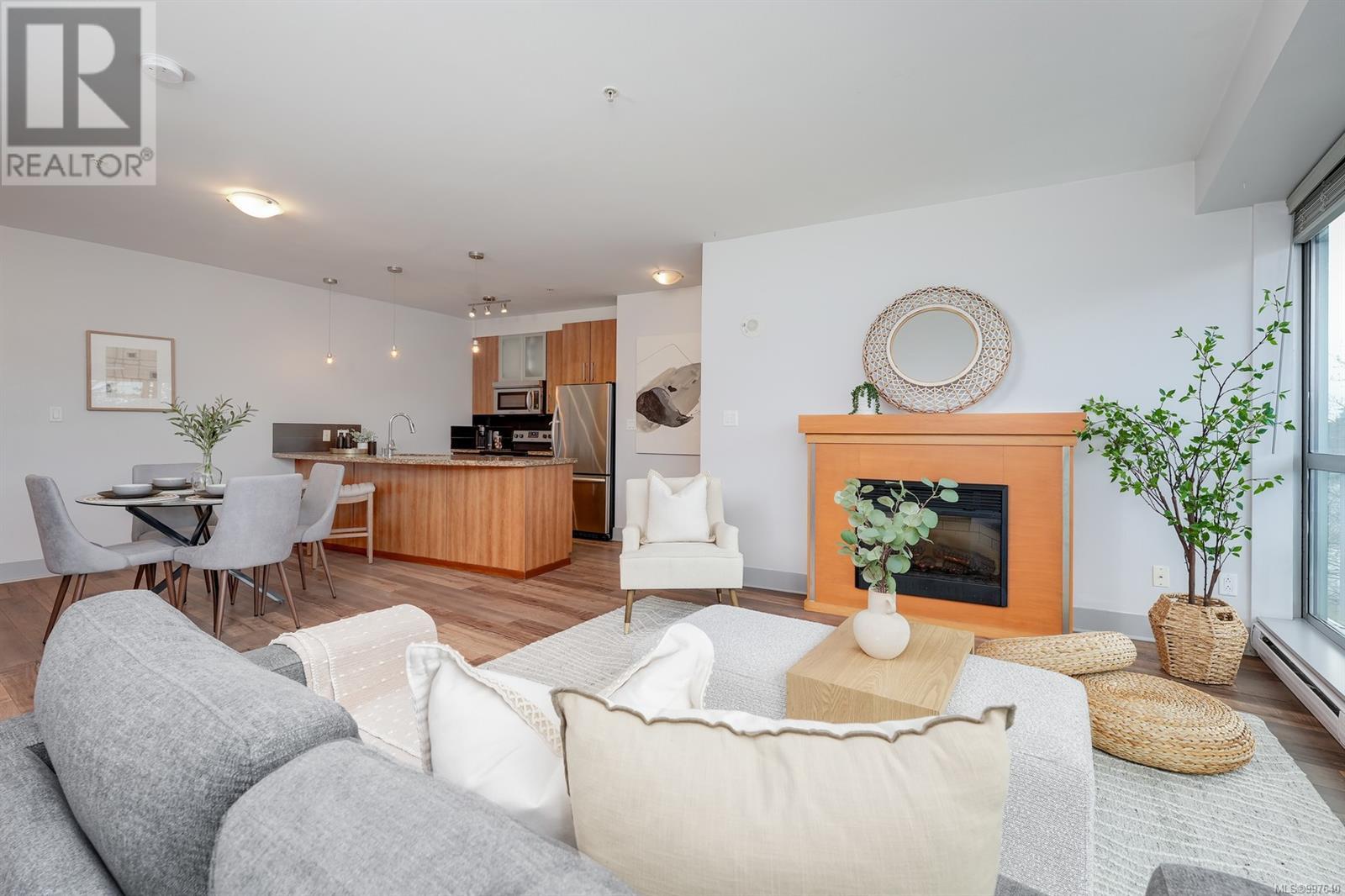 412 2745 Veterans Memorial Pkwy
