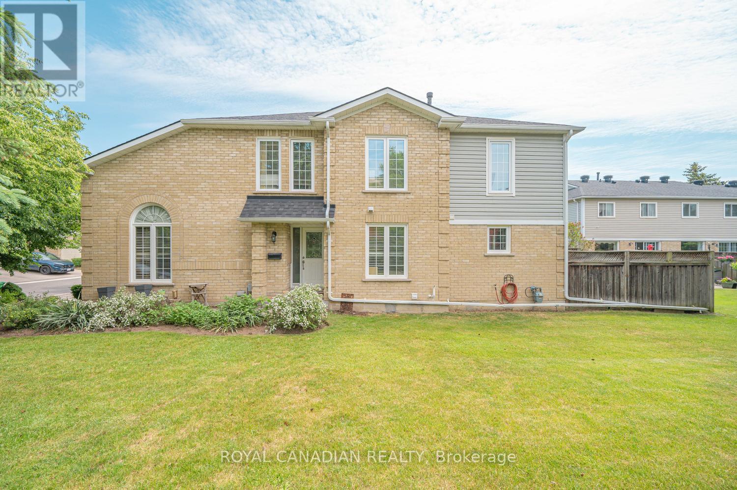 Photo 1 of 50 — 63 HEATHCLIFFE SQUARE, Brampton (Central Park), ON L6S5R3