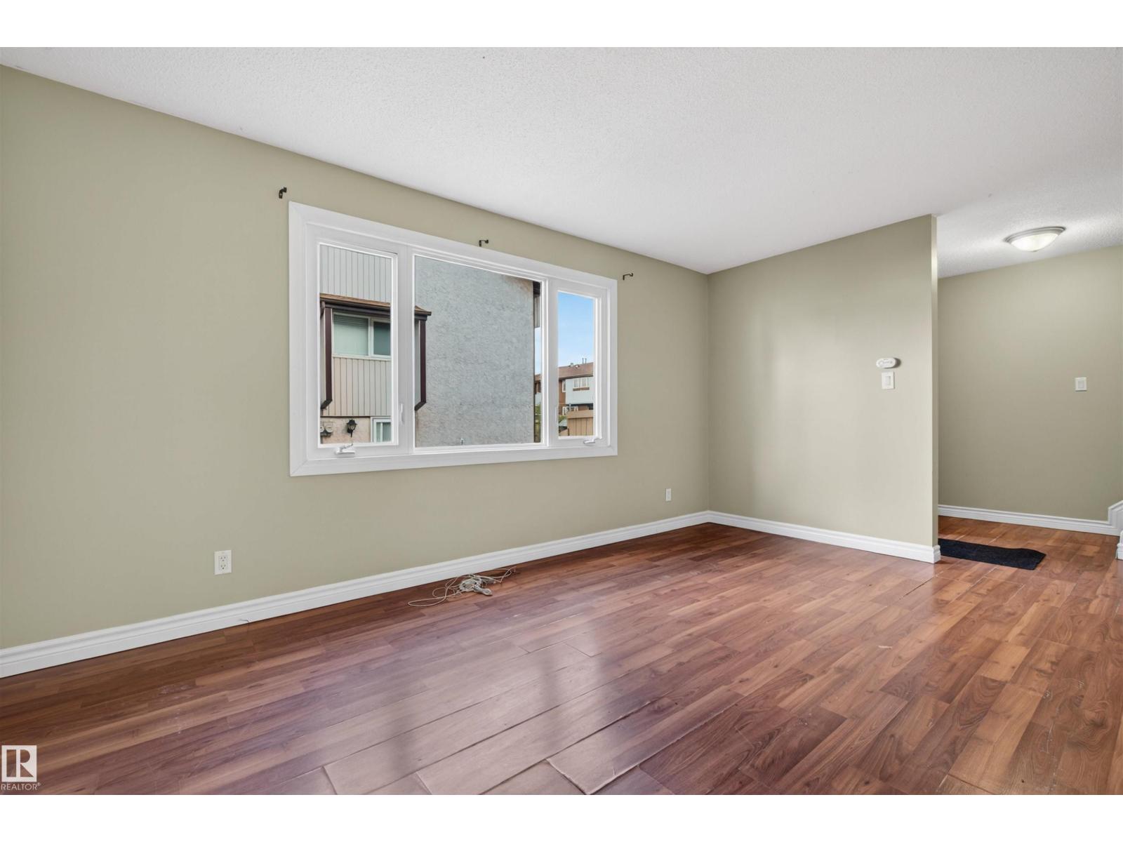 #8 14105 82 ST NW