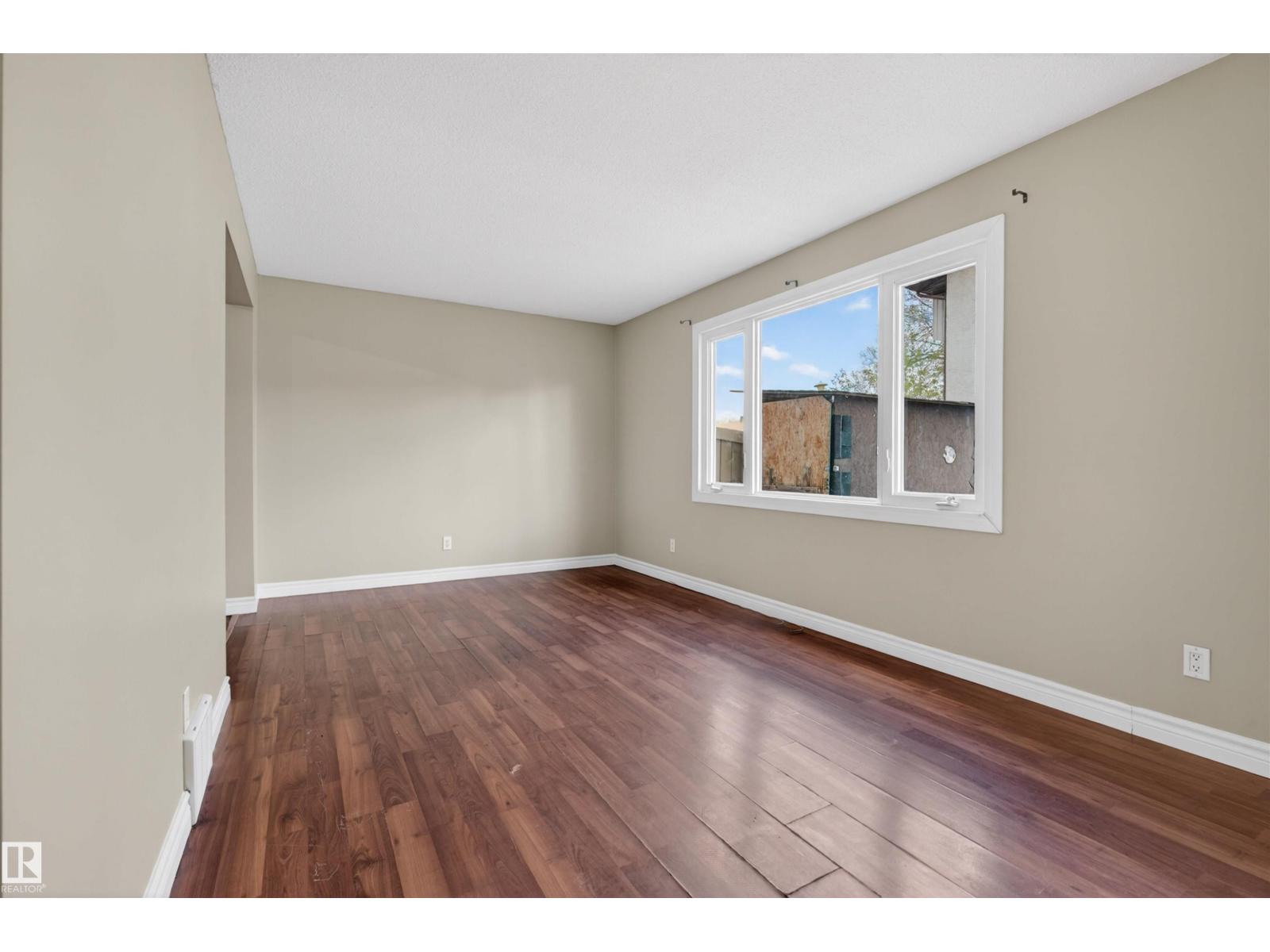 #8 14105 82 ST NW