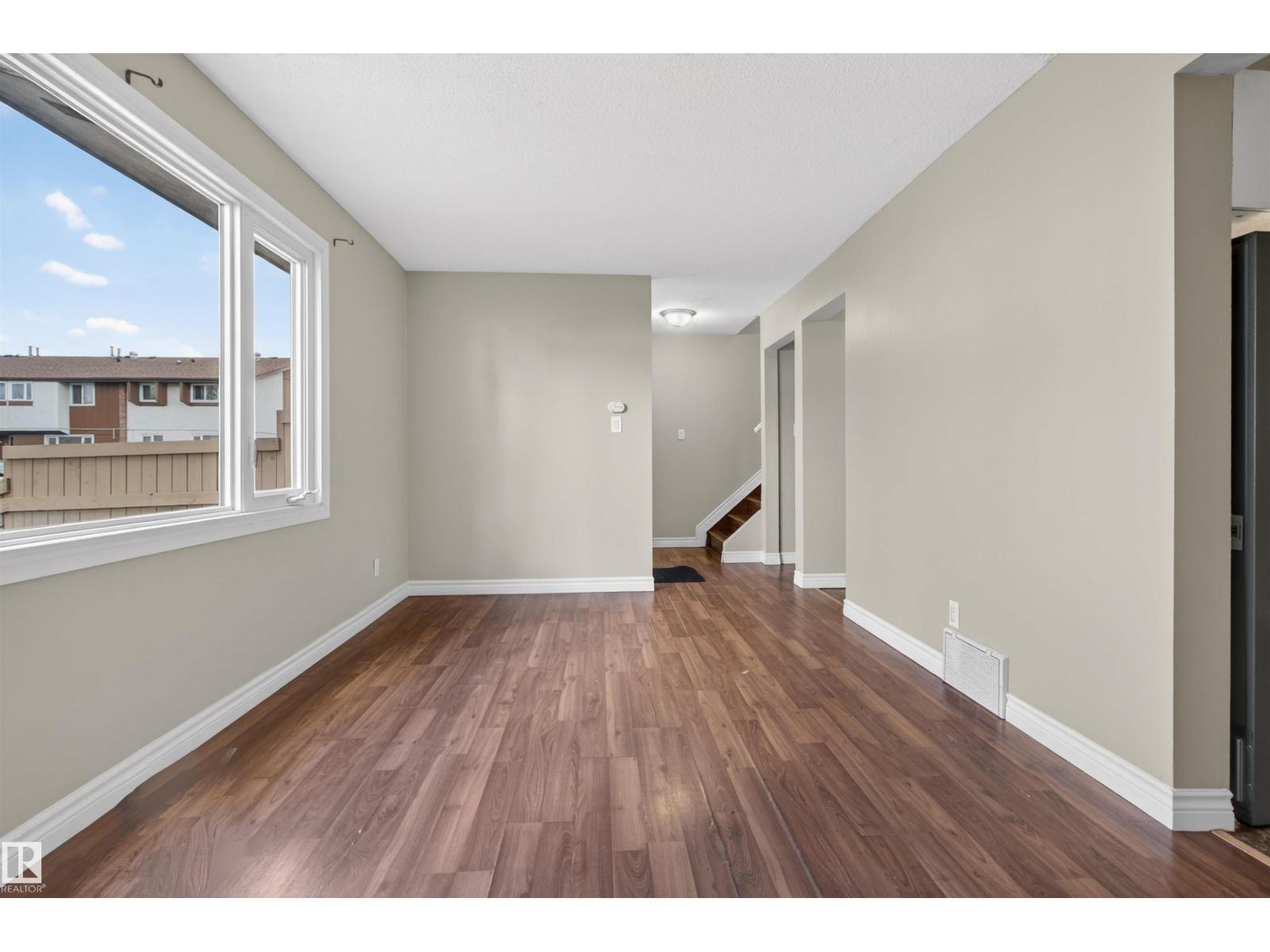 #8 14105 82 ST NW