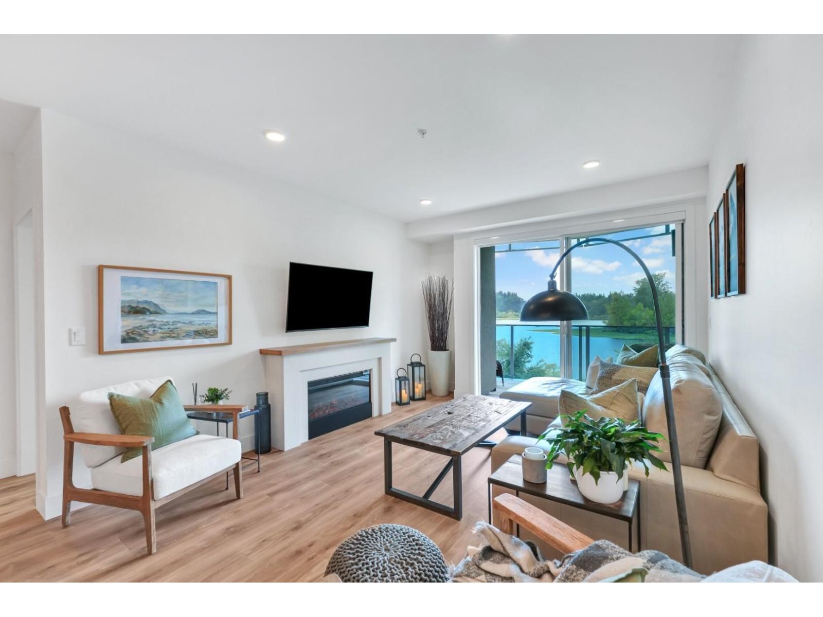 404 33160 PLAXTON CRESCENT